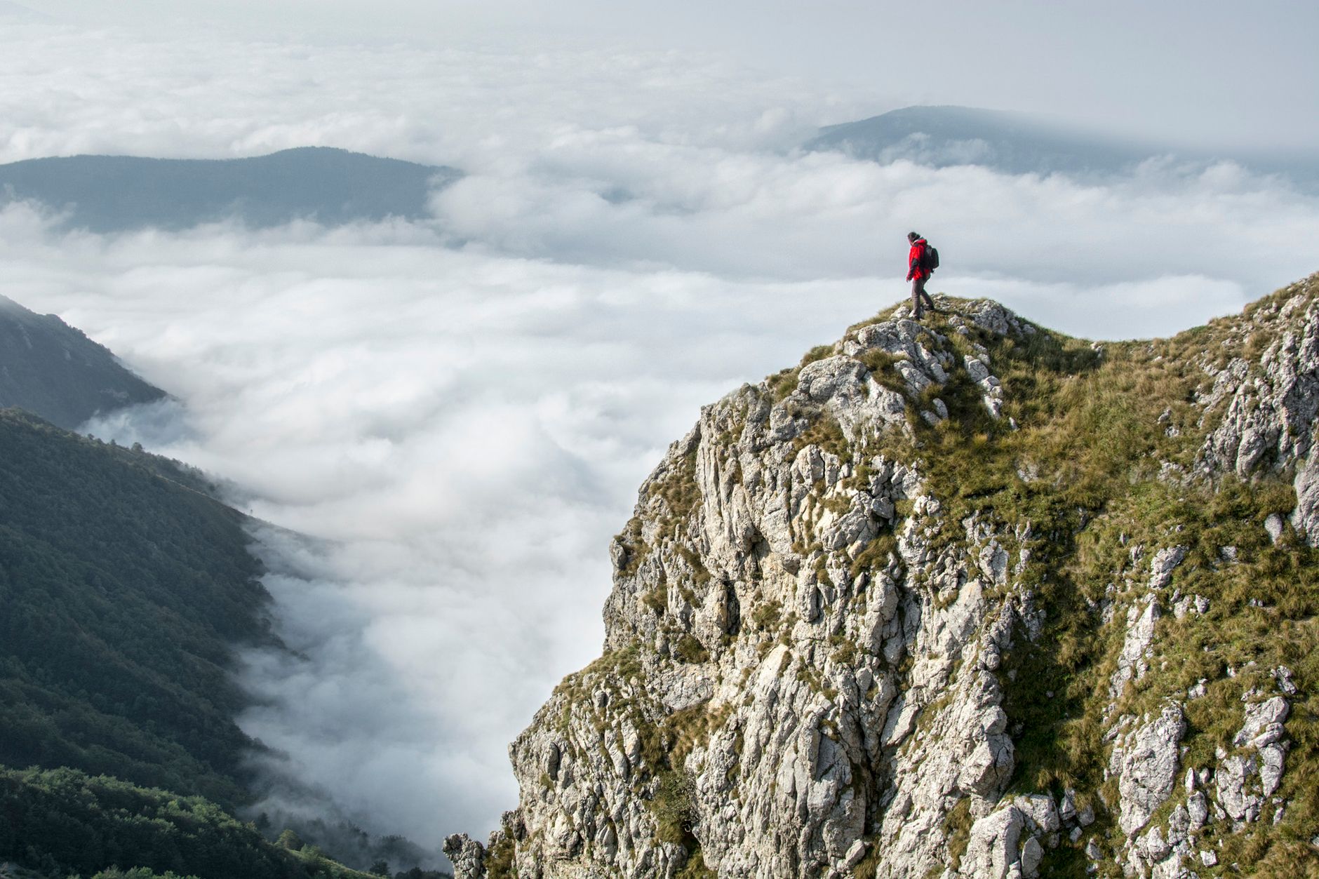 Bezpieczny trekking w Portugalii latem: upał, brak wody i pożary lasów krok po kroku Bezpieczny trekking w Portugalii latem: upał, brak wody i pożary lasów krok po kroku